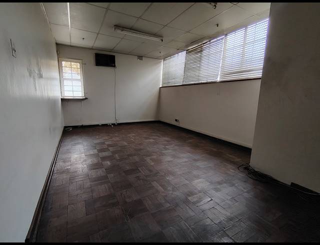 700M² WAREHOUSE TO LET IN DRIEHOEK